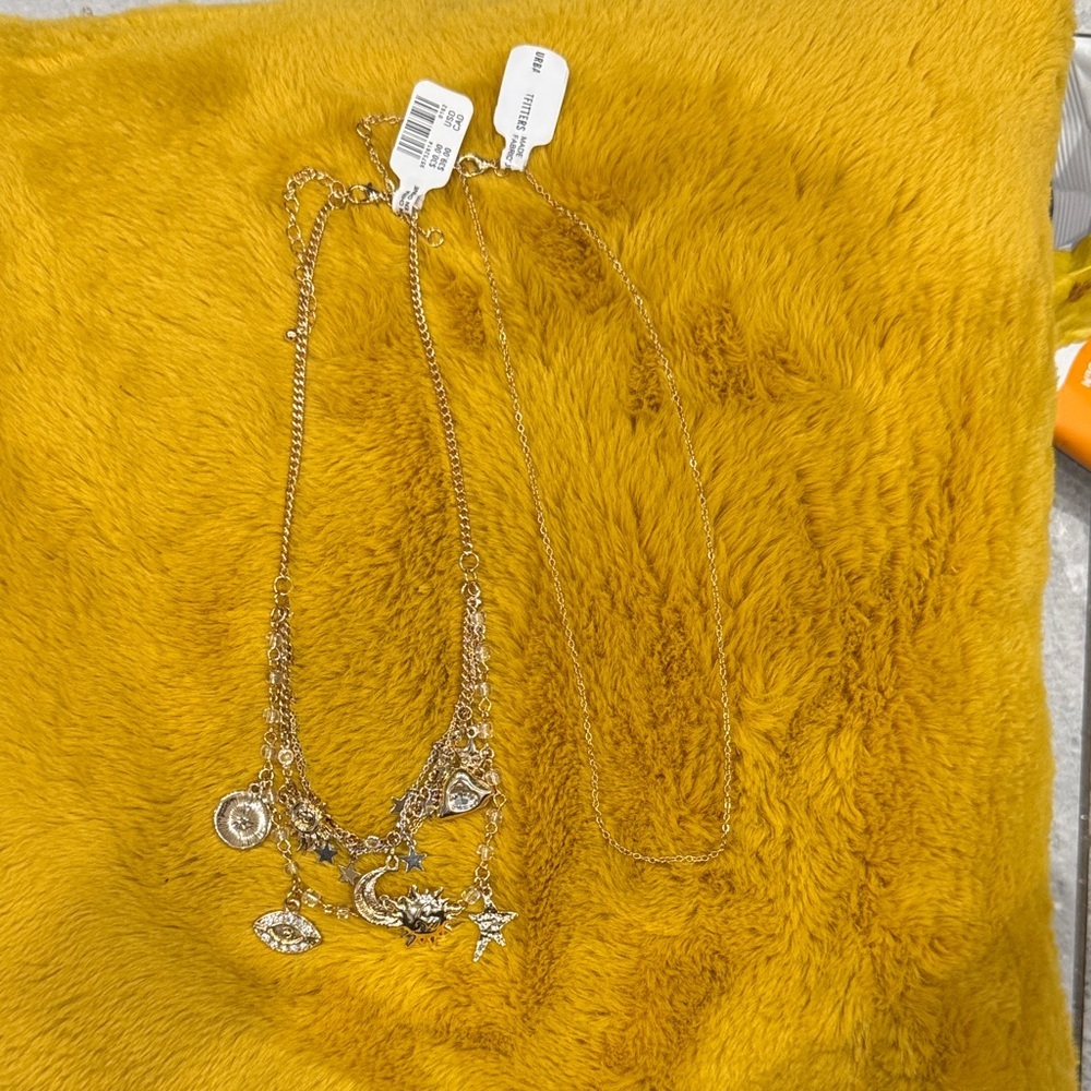 Charm necklace set